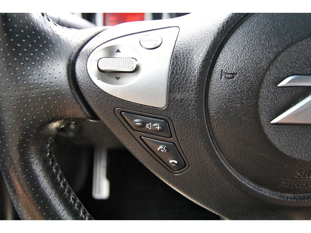 Used 2010 Nissan 370Z Touring image 9