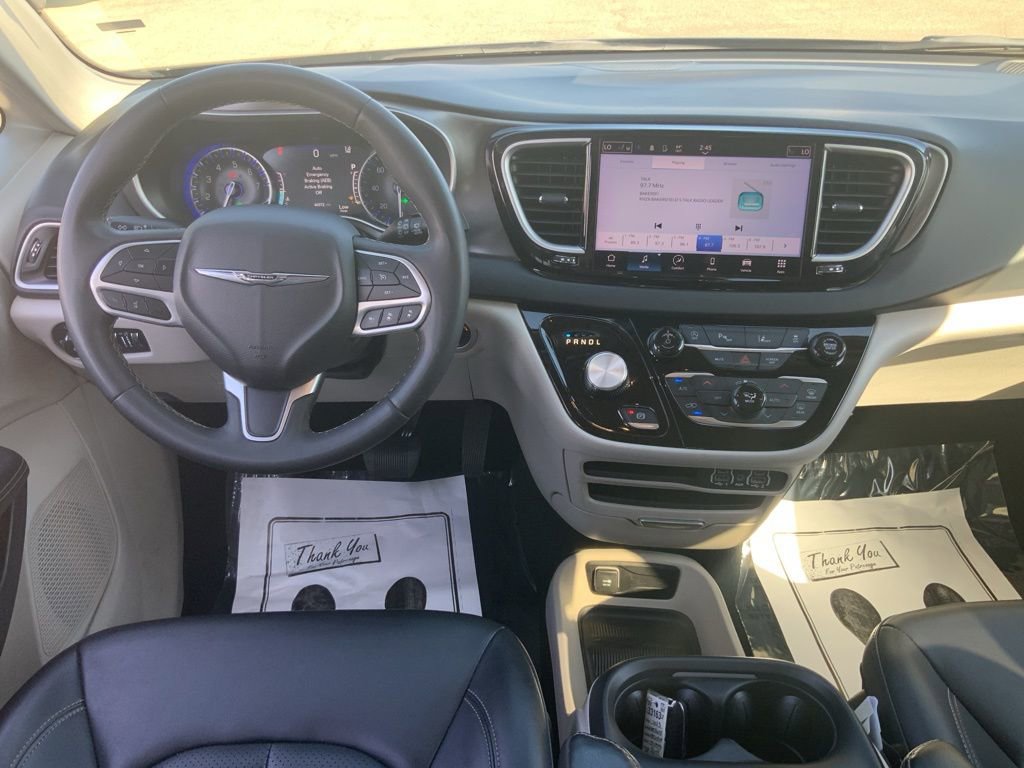 Certified 2023 Chrysler Pacifica Touring-L image 20