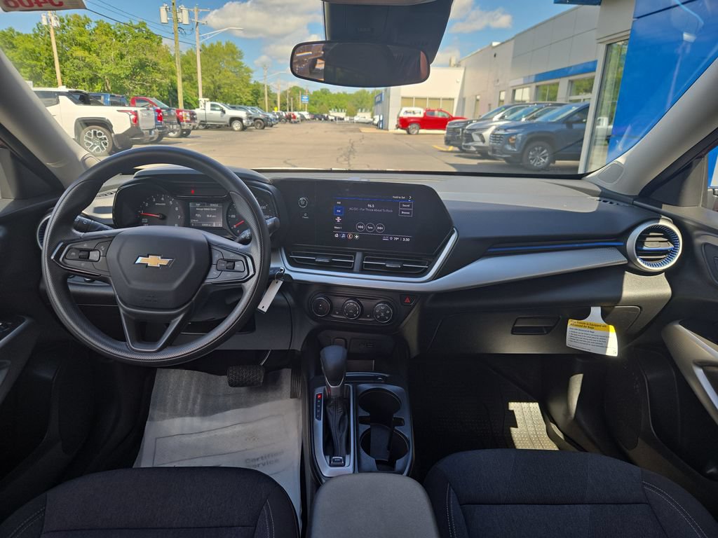 Certified 2024 Chevrolet Trax LS w/ LS Convenience Package FWD image 18