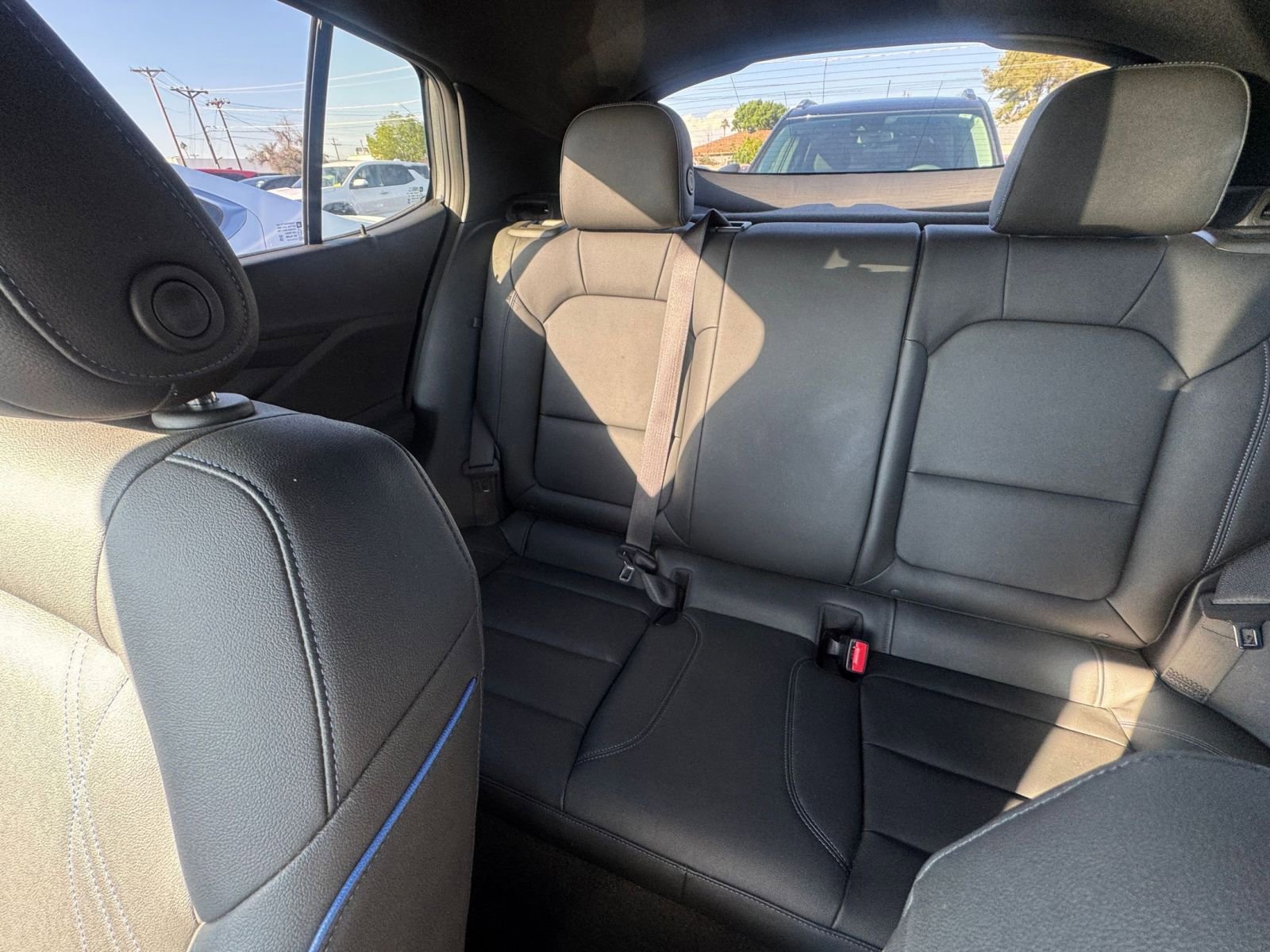 Used 2025 Buick Envista Sport Touring image 37