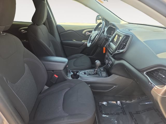 Used 2019 Jeep Cherokee Latitude w/ Cold Weather Group AWD/4WD image 15