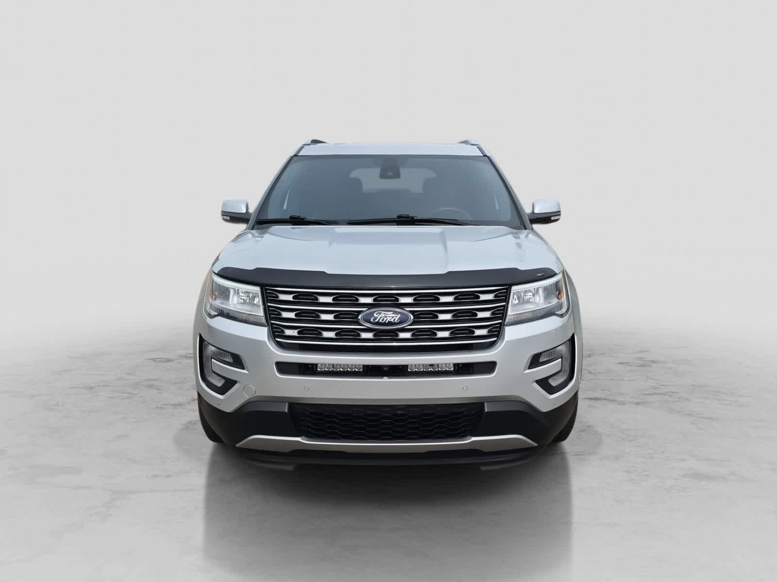 Used 2017 Ford Explorer Limited w/ Equipment Group 301A AWD/4WD image 3