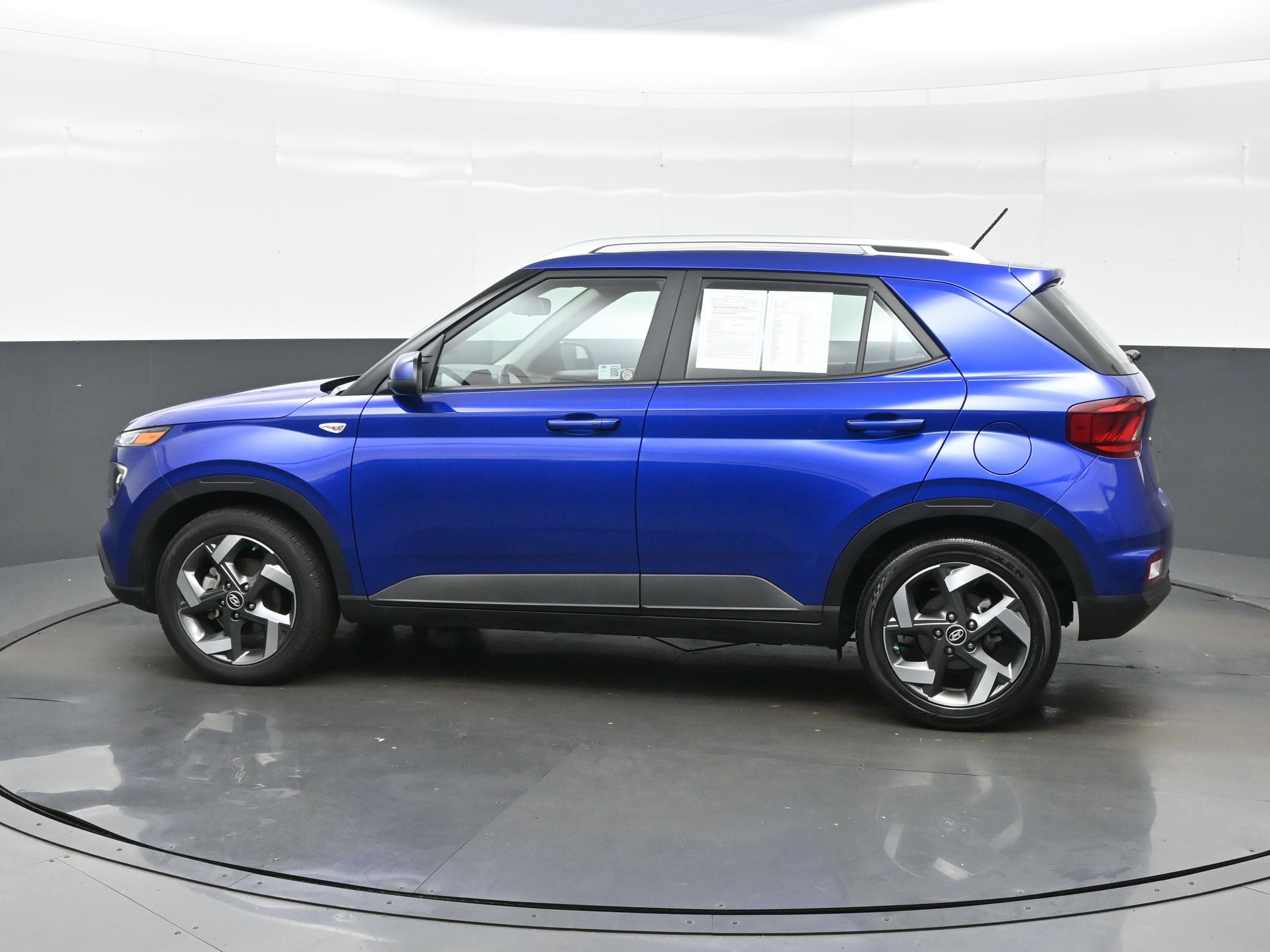 Certified 2026 Hyundai Venue SEL FWD image 3