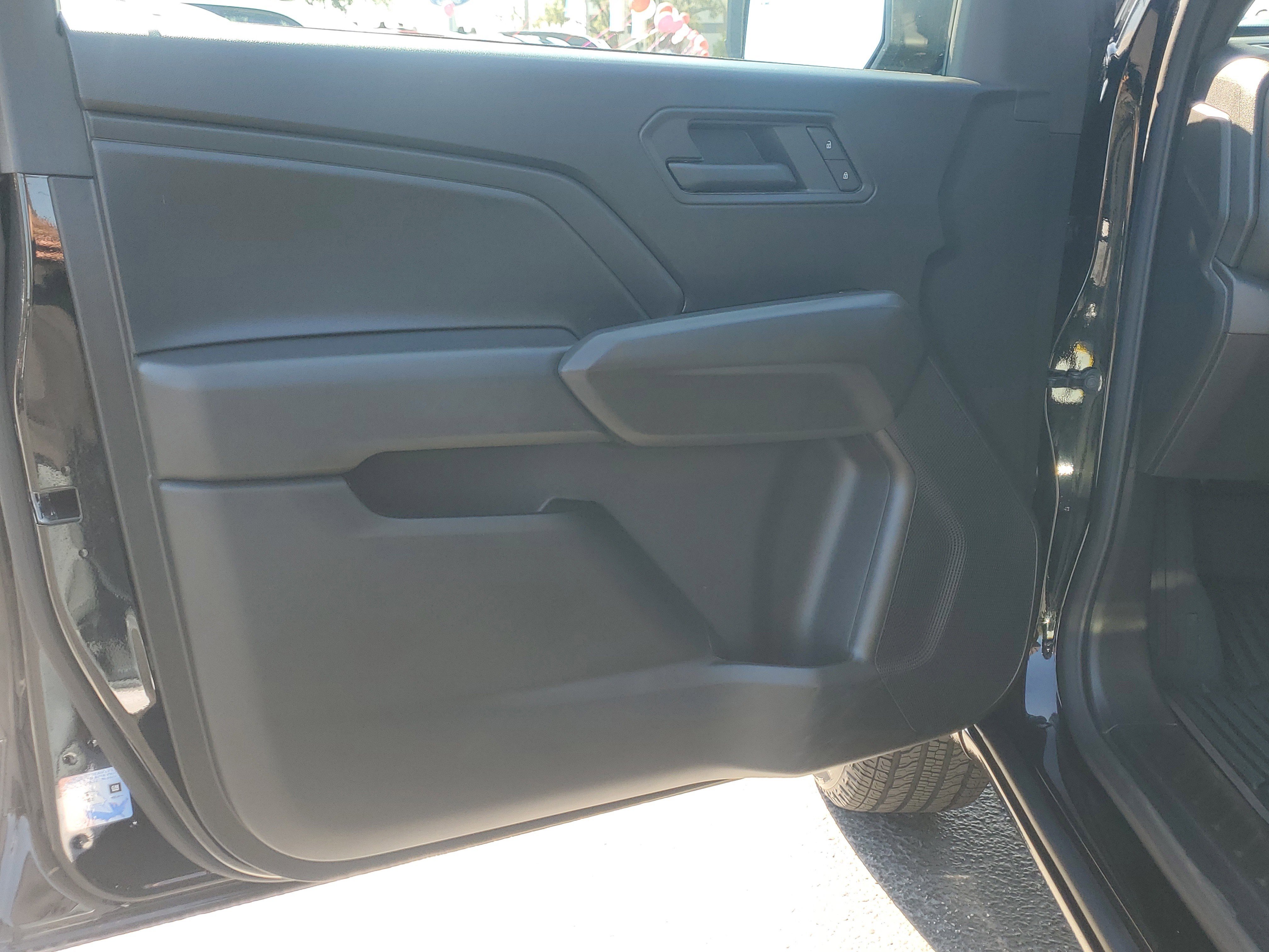 Used 2025 Chevrolet Colorado W/T image 17