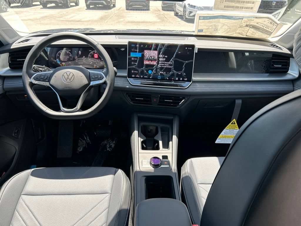 New 2026 Volkswagen Tiguan SE FWD image 10