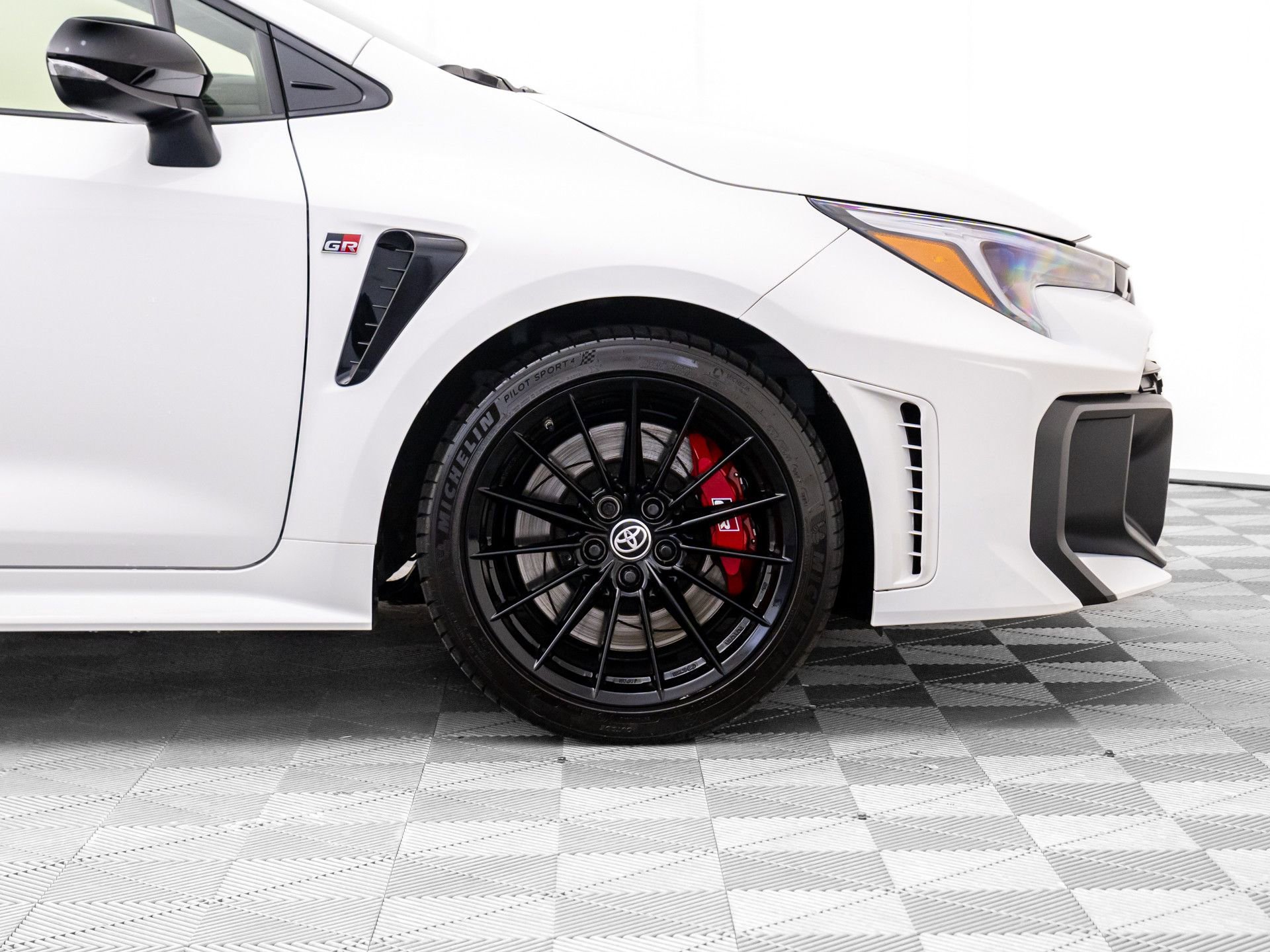 Used 2025 Toyota Corolla Premium w/ Styling Package (TMS) image 34