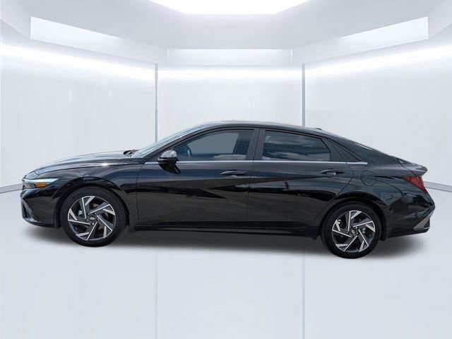 Certified 2025 Hyundai Elantra SEL FWD image 7