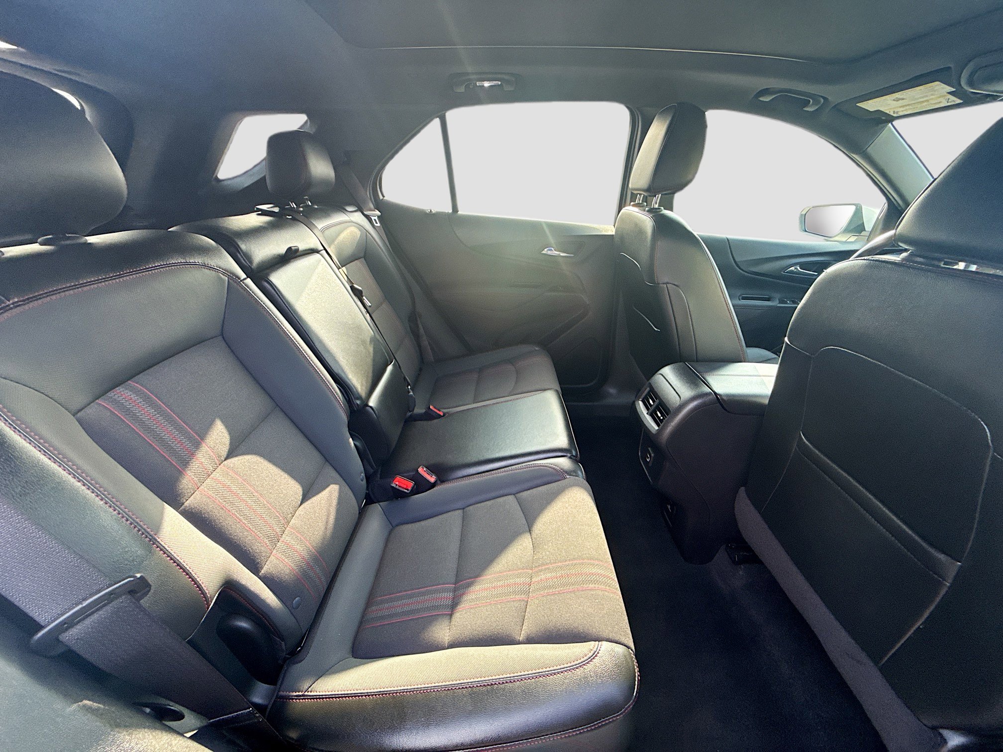 Used 2022 Chevrolet Equinox RS w/ Infotainment Package image 28