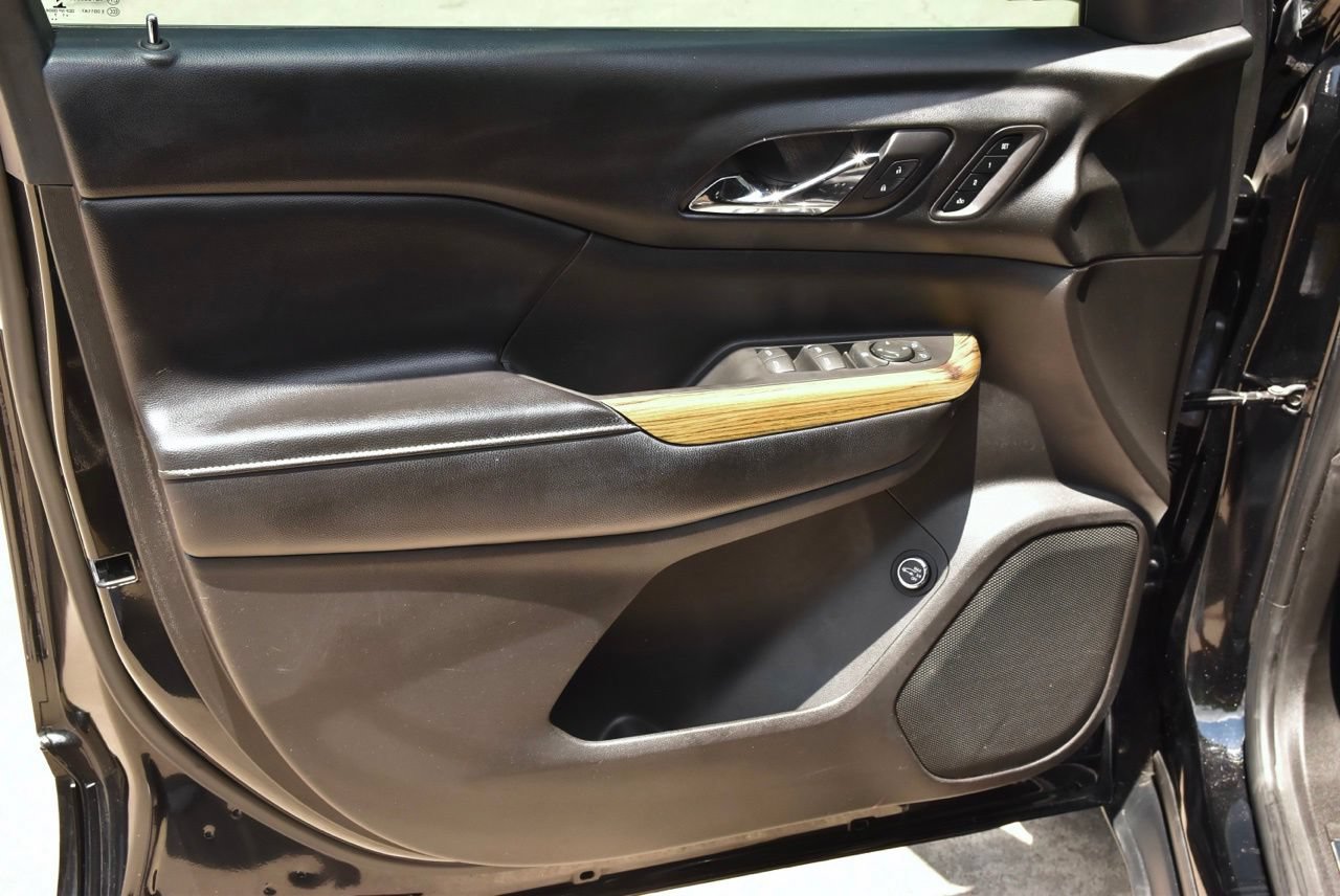 Used 2018 GMC Acadia Denali w/ Technology Package FWD image 37