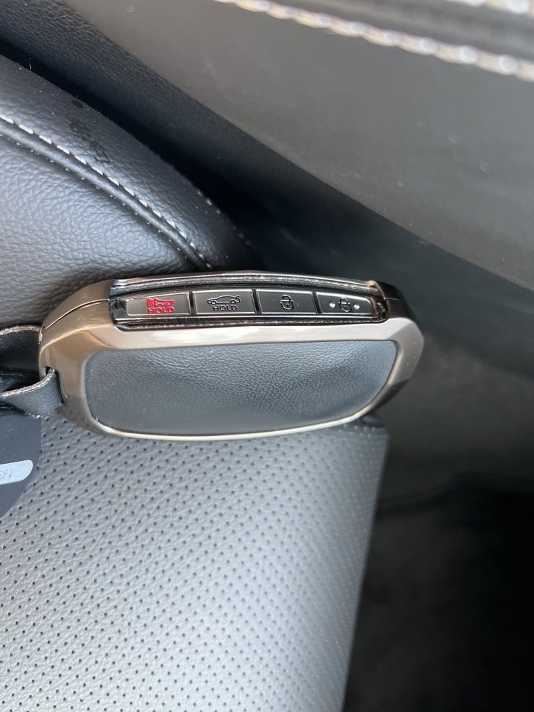 Used 2025 Genesis G70 2.5T image 33