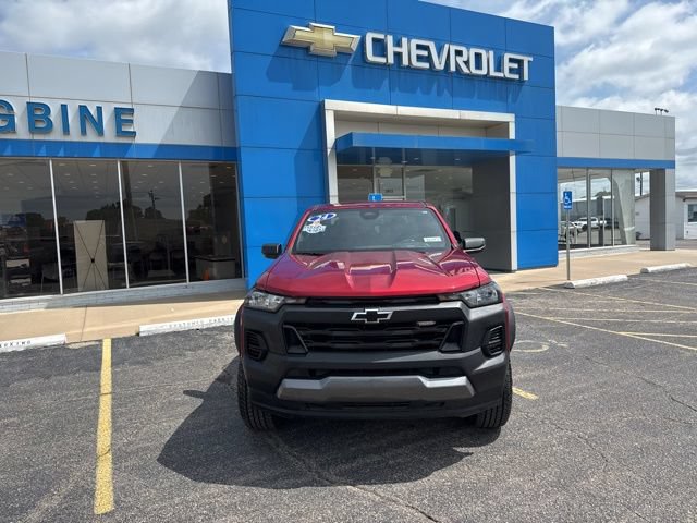 Used 2024 Chevrolet Colorado Trail Boss w/ Advanced Trailering Package AWD/4WD image 2