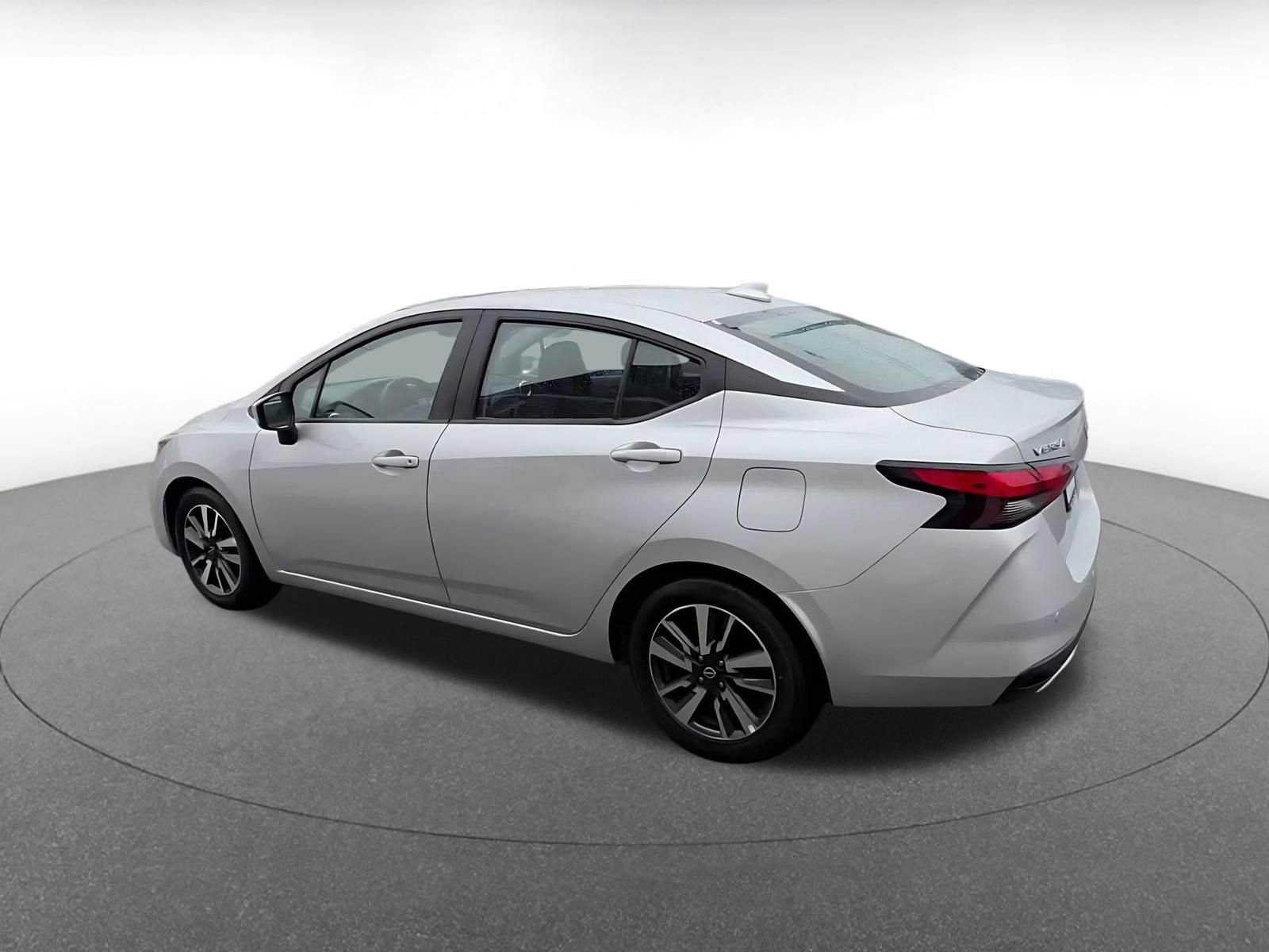 Used 2025 Nissan Versa SV image 10