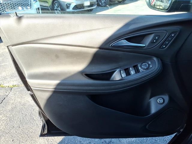 Used 2023 Buick Encore GX Essence w/ Experience Buick Package FWD image 27