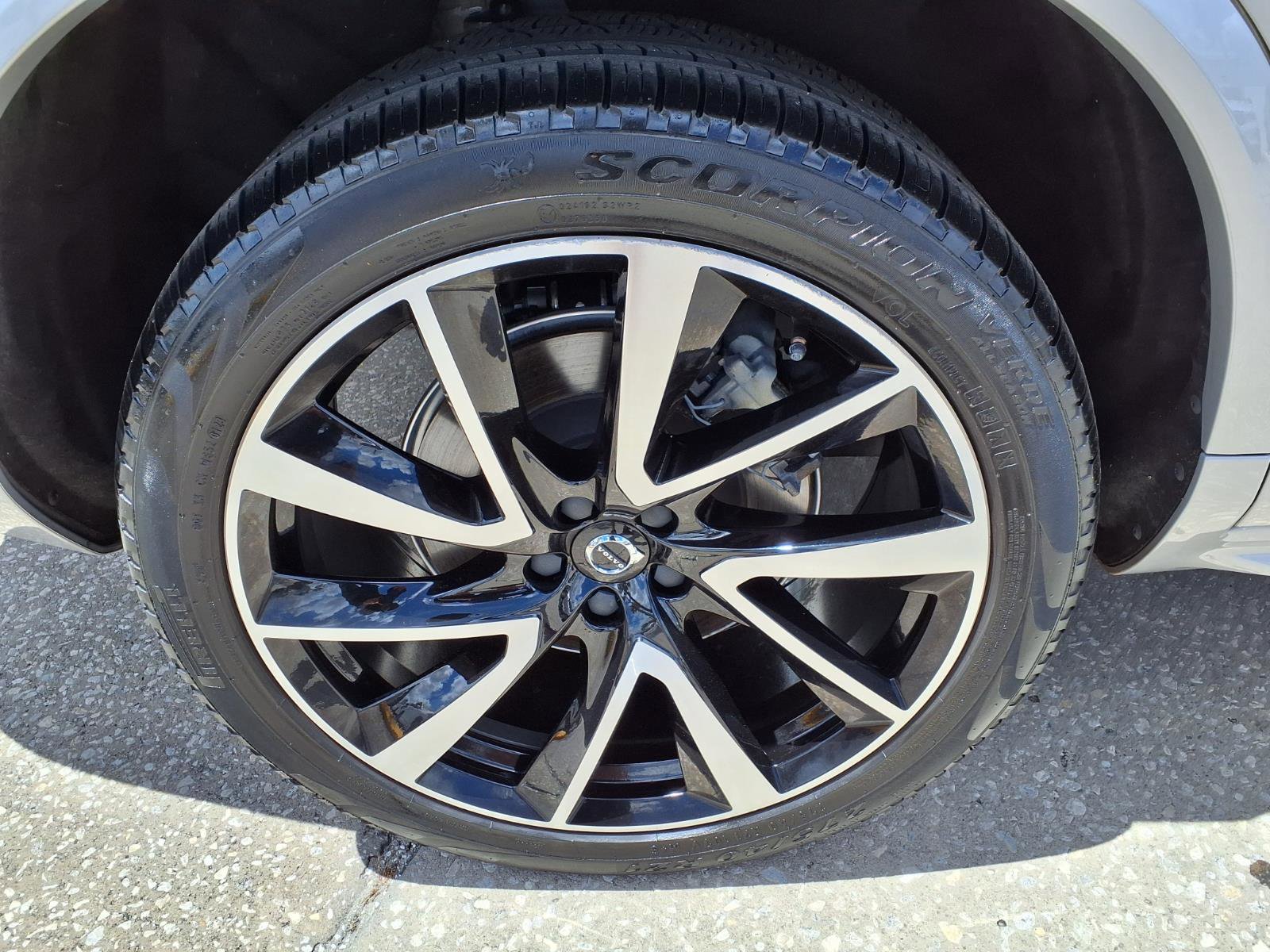 Certified 2023 Volvo XC90 B6 Plus w/ Protection Package Premier AWD/4WD image 9
