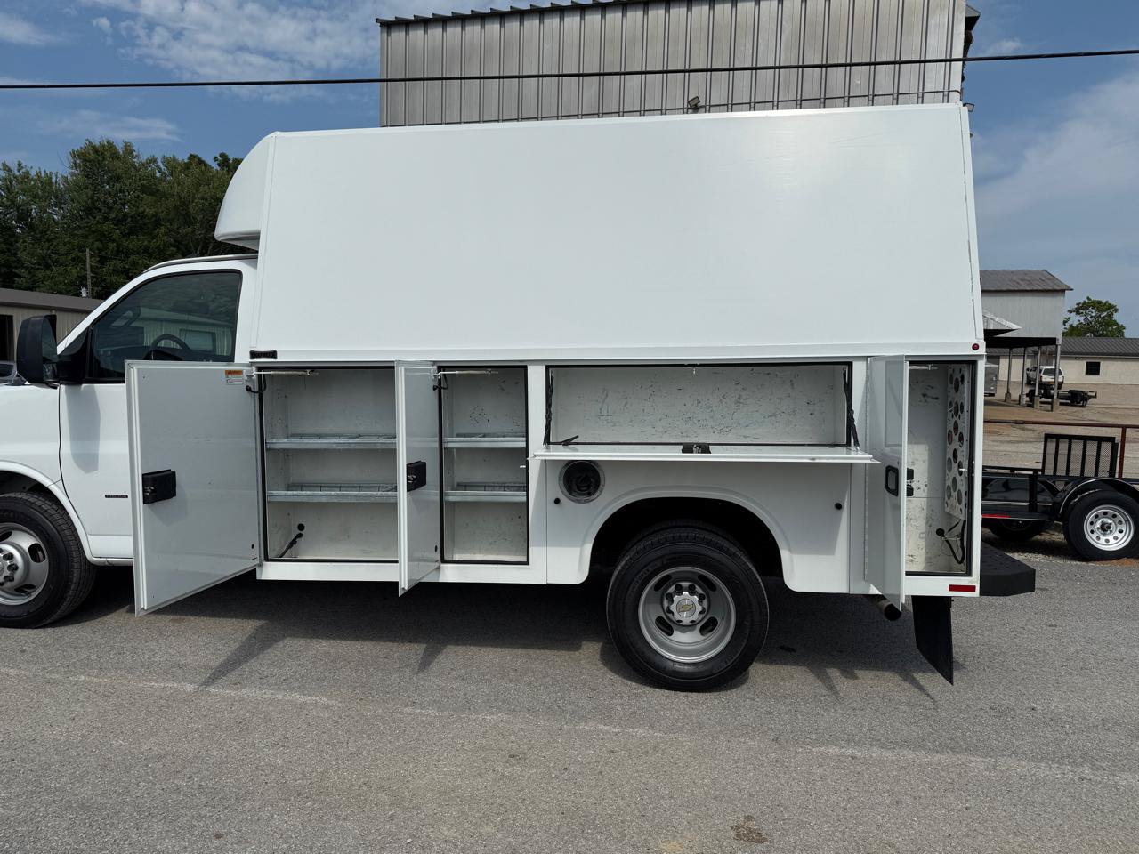 Used 2021 Chevrolet Express 3500 w/ Power Convenience Package RWD image 3
