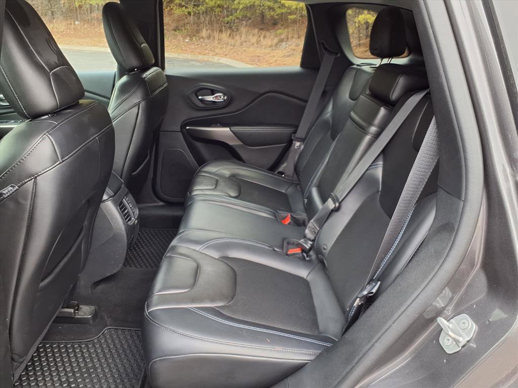 Used 2019 Jeep Cherokee Latitude Plus w/ Cold Weather Group image 10