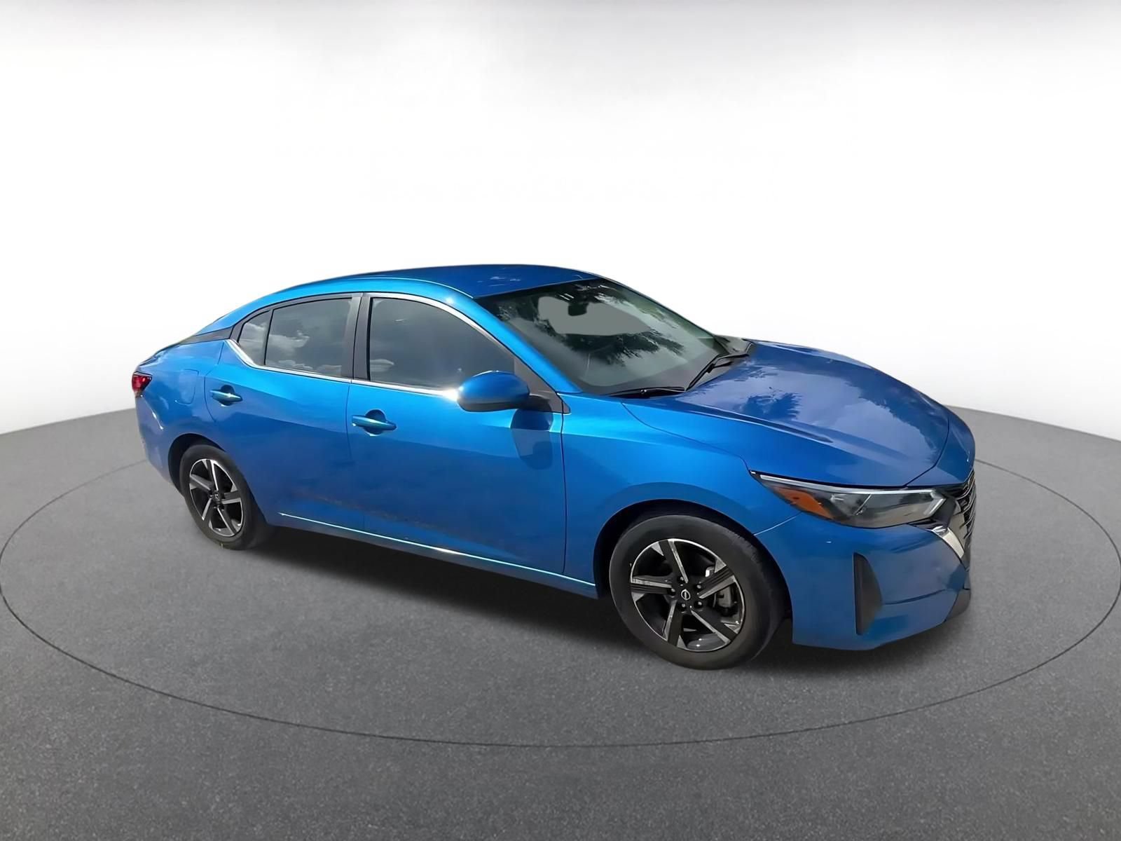 Used 2025 Nissan Sentra SV FWD image 2