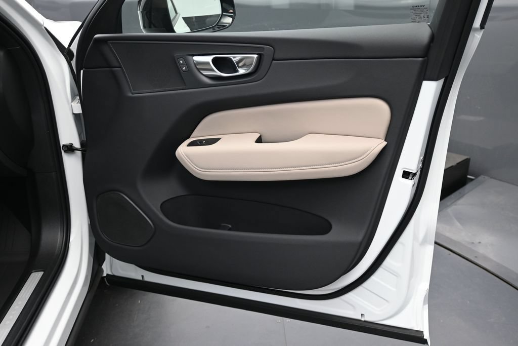 New 2026 Volvo XC60 B5 Plus w/ Climate Package PRO AWD/4WD image 19