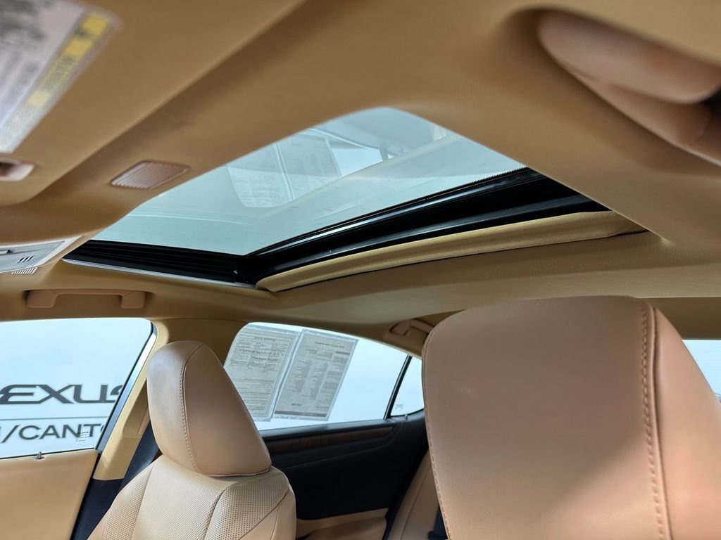 Used 2022 Lexus ES 300h w/ Premium Package FWD image 5
