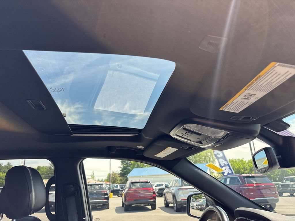 Used 2020 Jeep Grand Cherokee Altitude AWD/4WD image 14