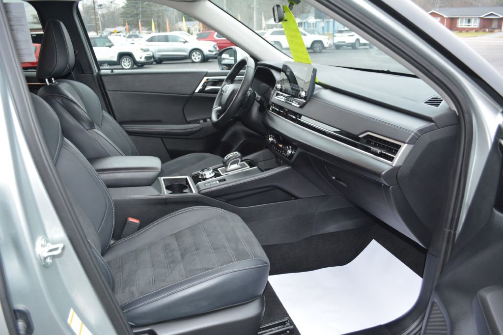 Used 2024 Mitsubishi Outlander SE image 8
