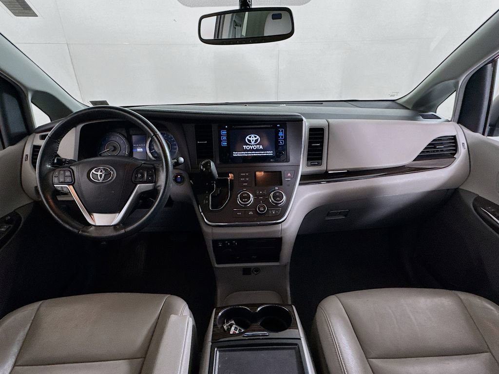 Used 2015 Toyota Sienna XLE Premium image 32