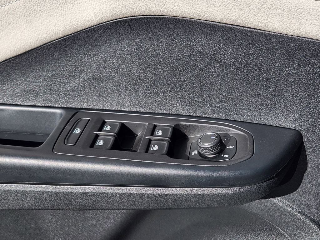 New 2026 Volkswagen Taos SEL image 4