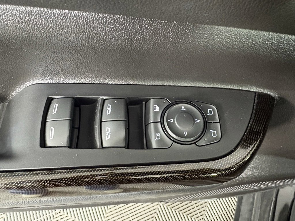 Used 2022 GMC Acadia AT4 w/ Technology Package image 16