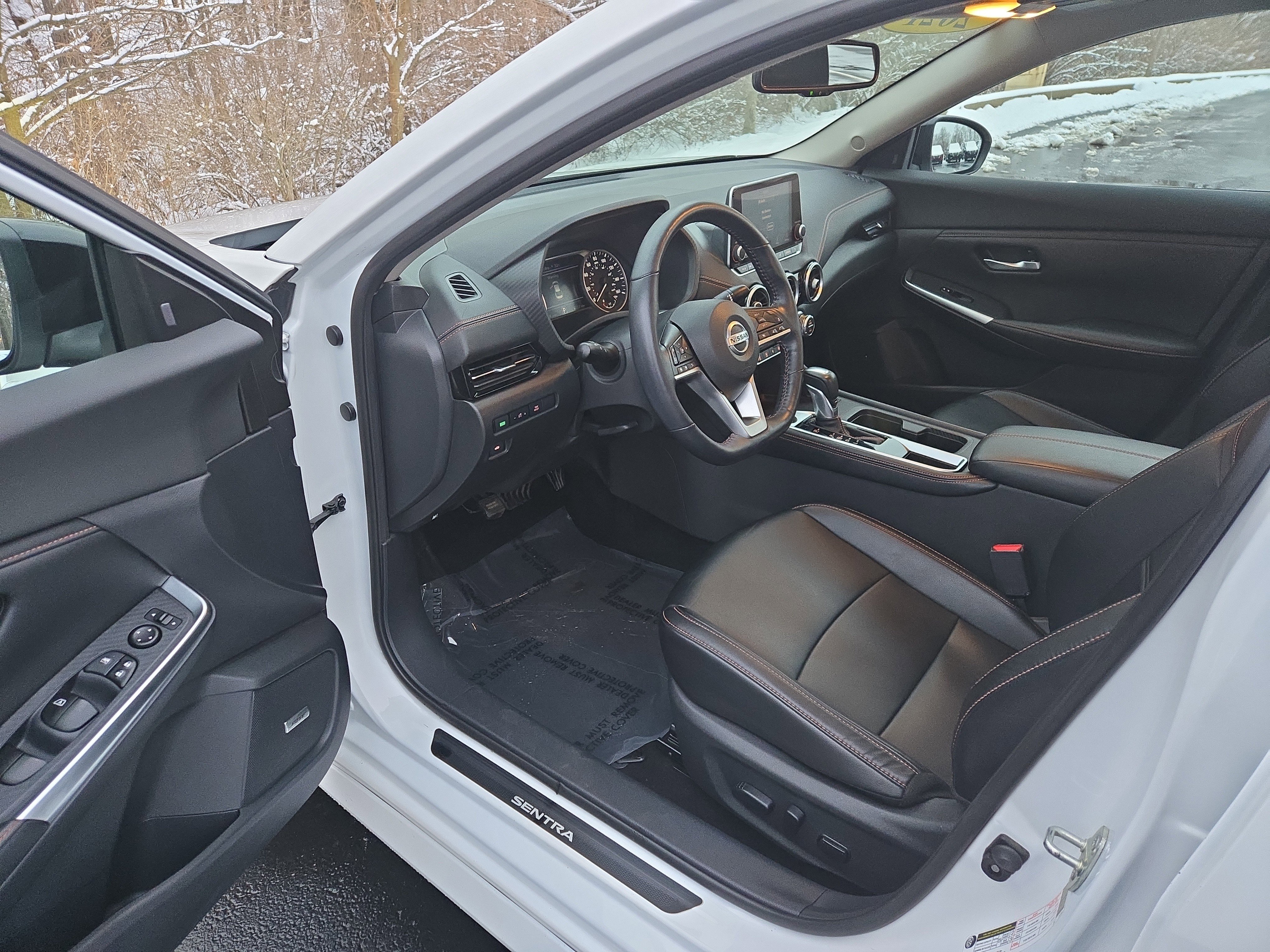 Used 2021 Nissan Sentra SR w/ SR Premium Package image 11