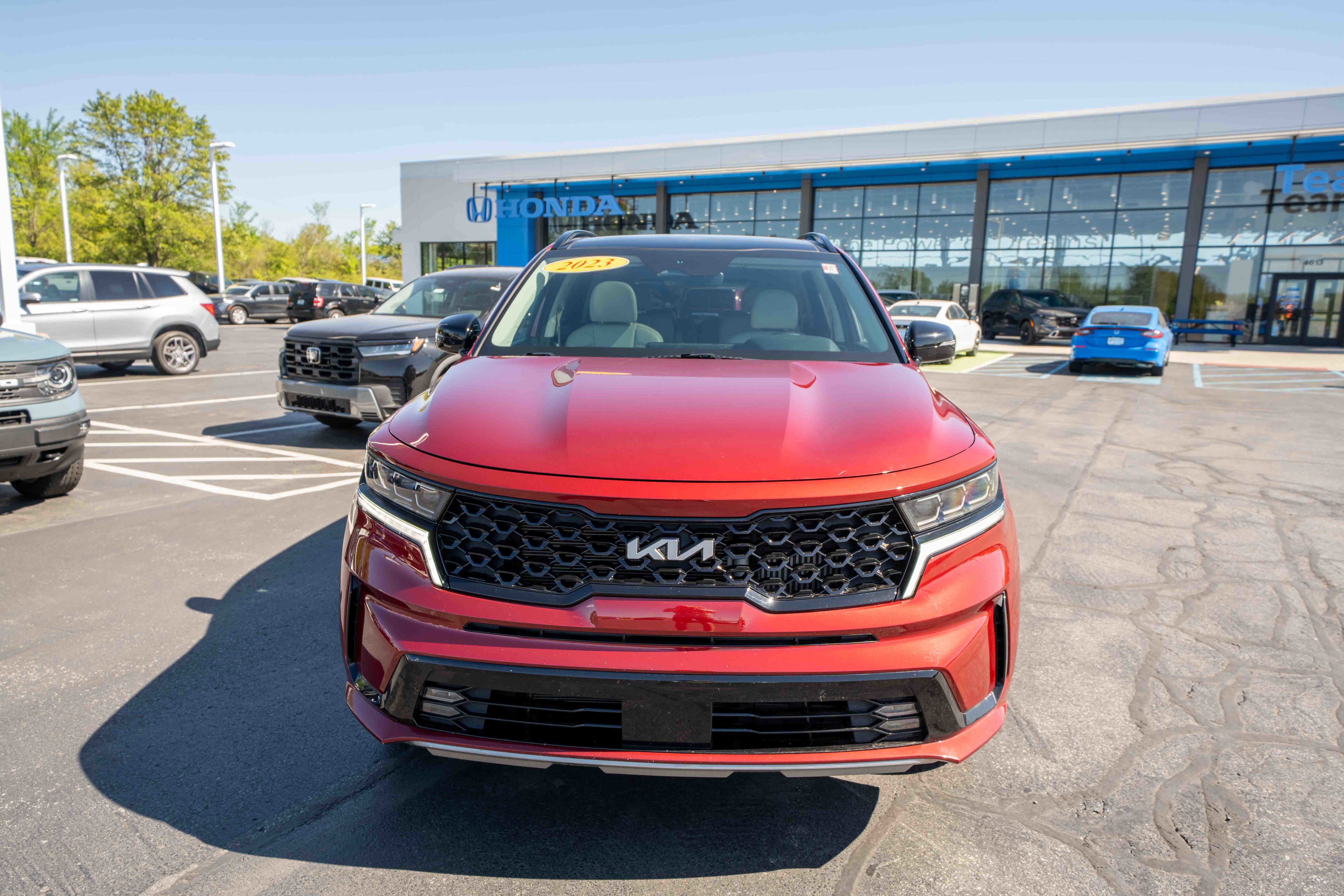 Used 2023 Kia Sorento SX AWD/4WD image 2