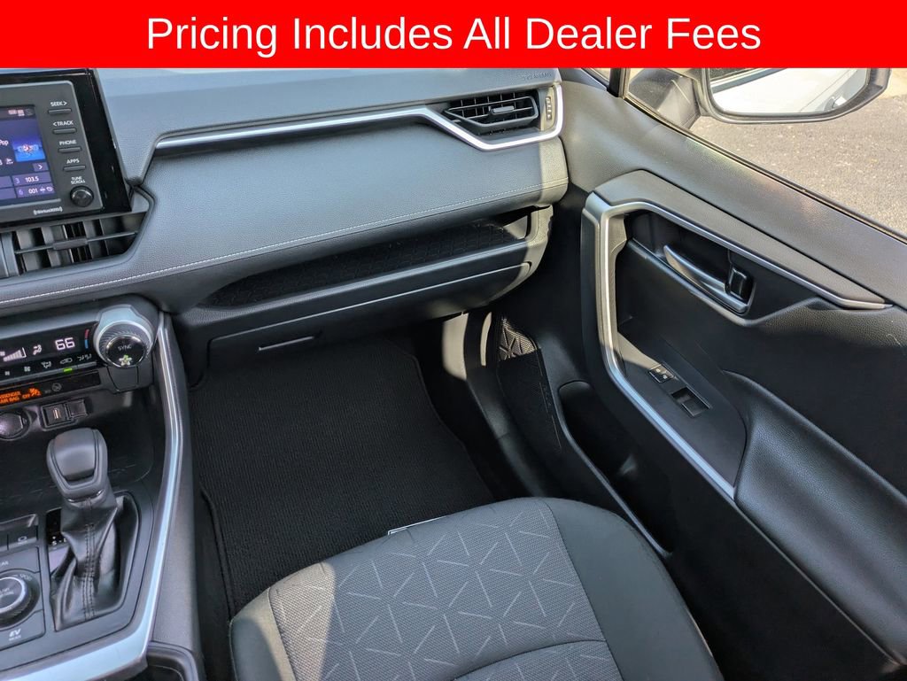 Certified 2020 Toyota RAV4 XLE w/ Convenience Package AWD/4WD image 18