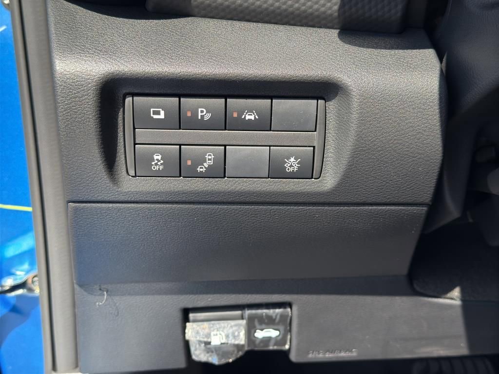 New 2025 Nissan Kicks S image 21