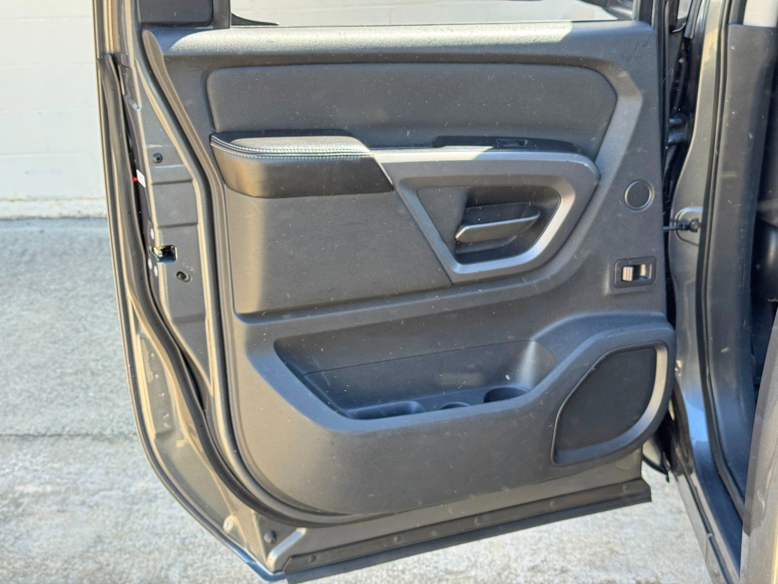 Used 2015 Nissan Titan PRO-4X AWD/4WD image 38