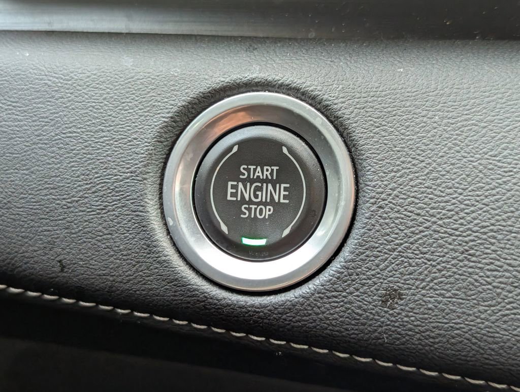 Certified 2022 Cadillac Escalade Luxury AWD/4WD image 31