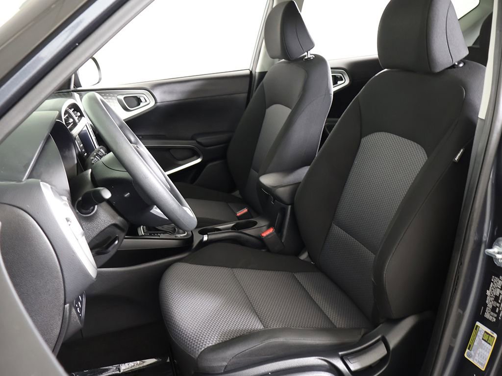 Used 2025 Kia Soul LX w/ LX Technology Package FWD image 27