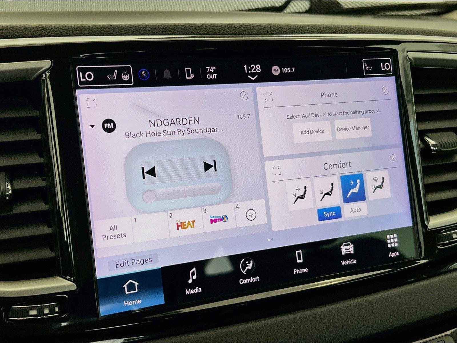 Used 2024 Chrysler Pacifica Touring-L FWD image 7