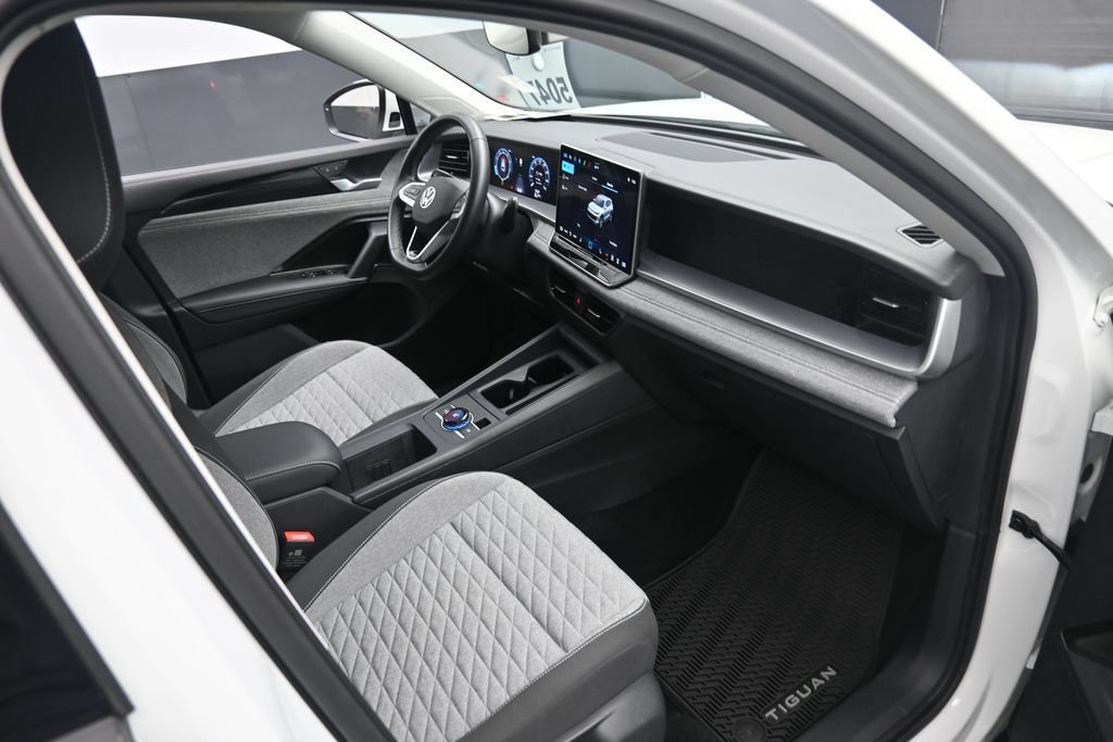 Used 2025 Volkswagen Tiguan S FWD image 29