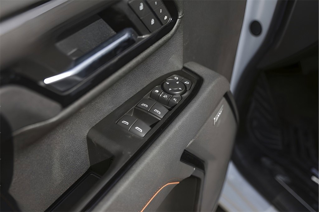 Used 2025 GMC Sierra 2500 AT4 w/ AT4 Premium Plus Package image 19