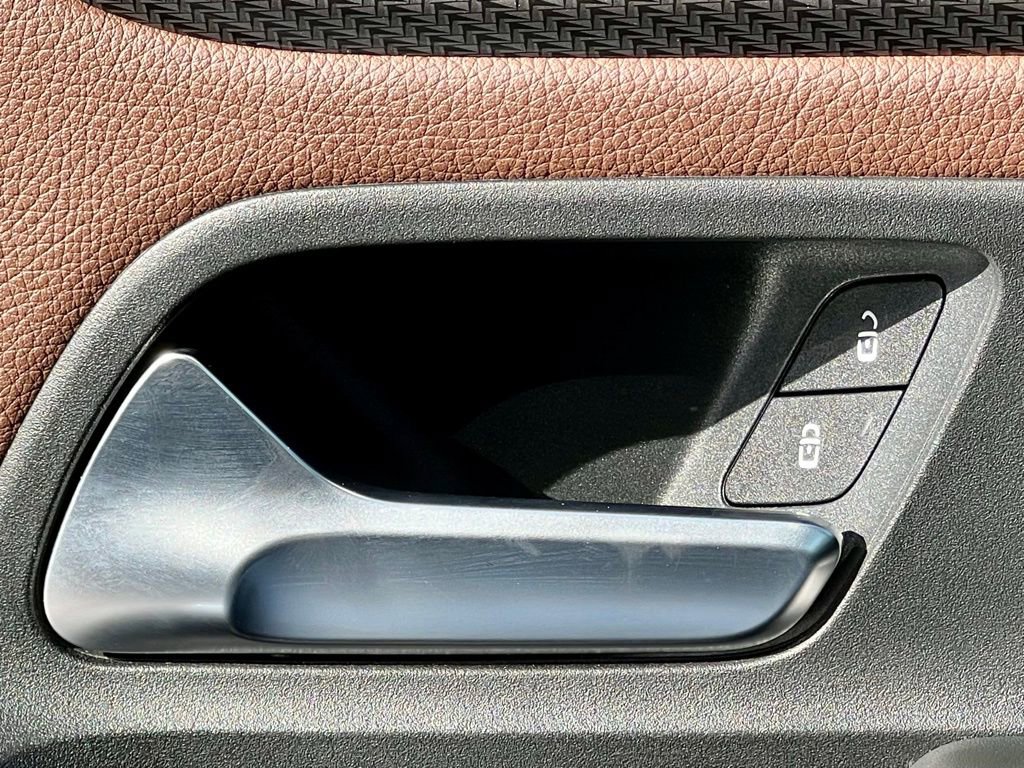 Certified 2021 Mercedes-Benz GLB 35 AMG 4MATIC image 44