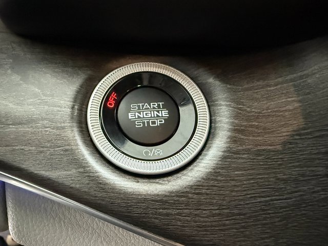 Used 2023 Jeep Grand Cherokee Overland image 11