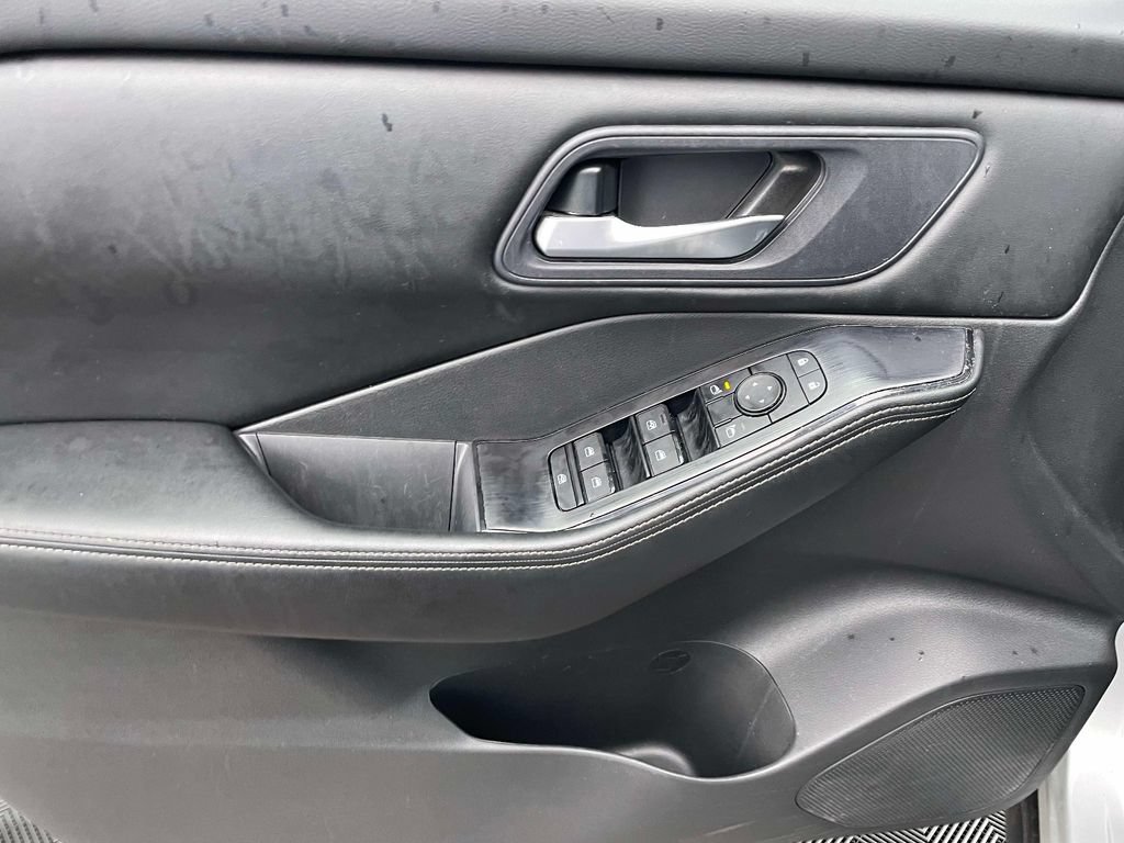 Used 2024 Nissan Rogue SV AWD/4WD image 19