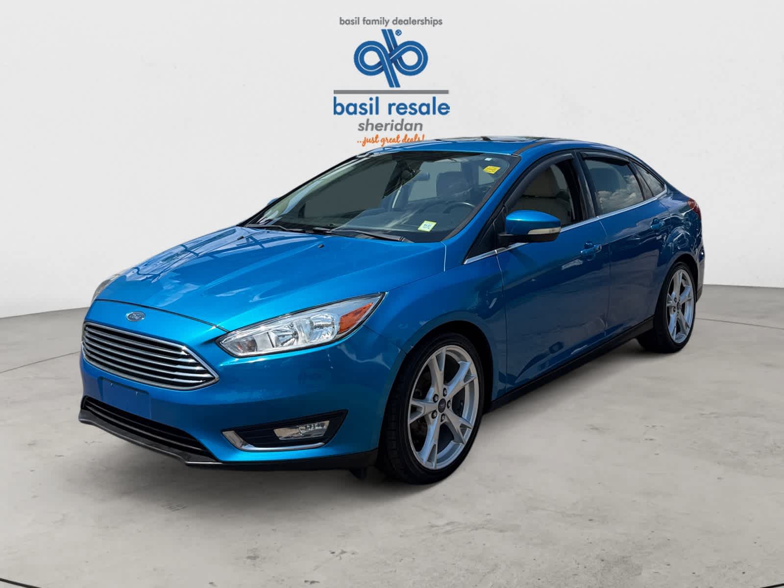 Used 2015 Ford Focus Titanium w/ Titanium Cold Weather Package FWD image 2