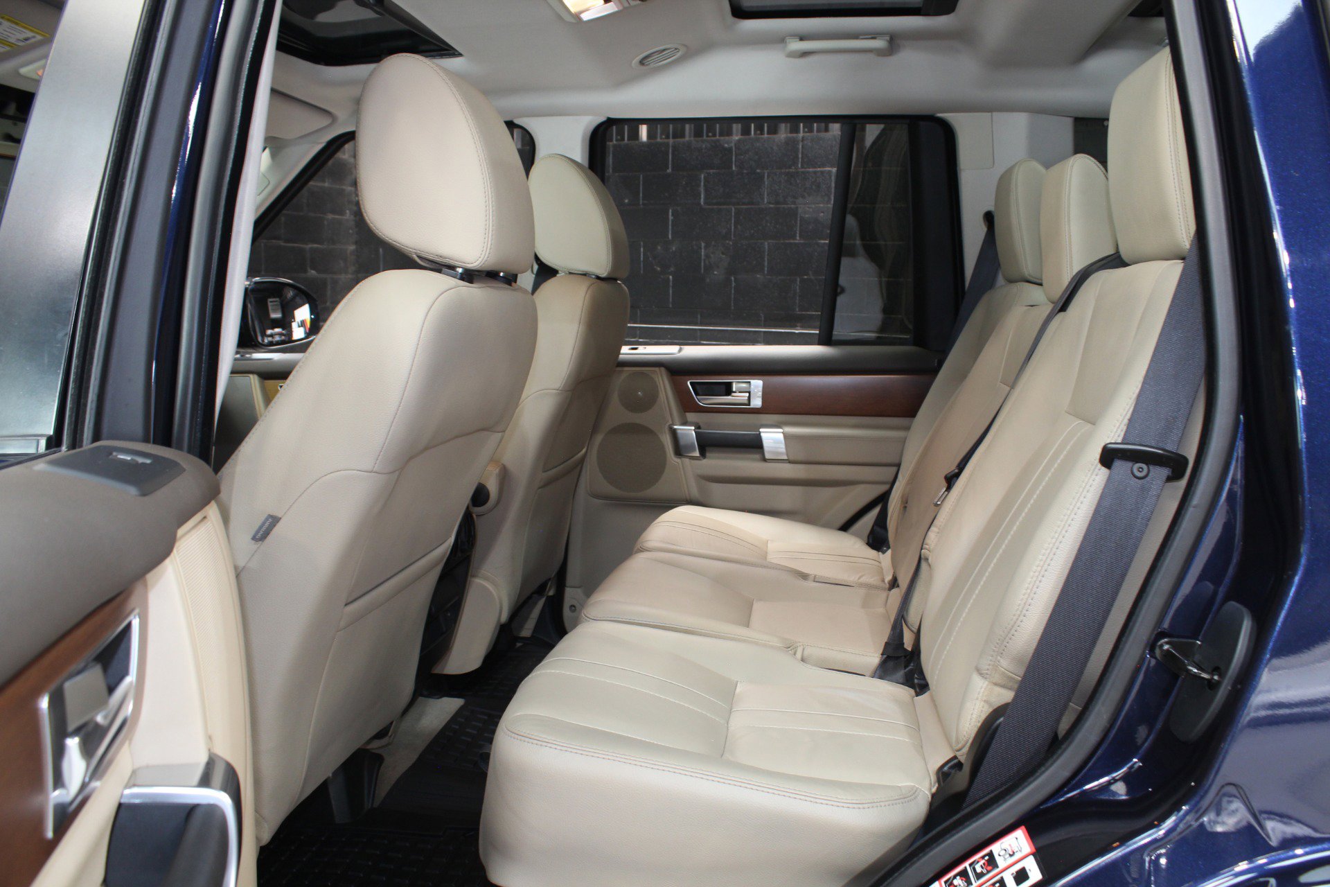 Used 2016 Land Rover LR4 HSE AWD/4WD image 44
