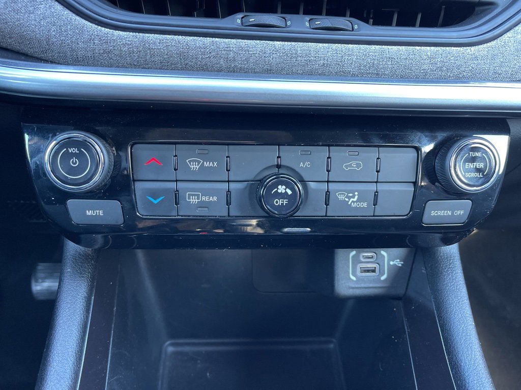 Certified 2024 Jeep Compass Latitude image 12