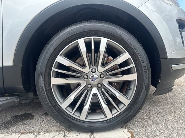 Used 2019 Ford Explorer Platinum image 9