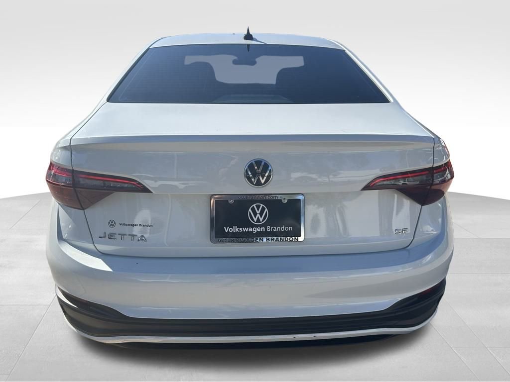 Used 2023 Volkswagen Jetta SE image 5