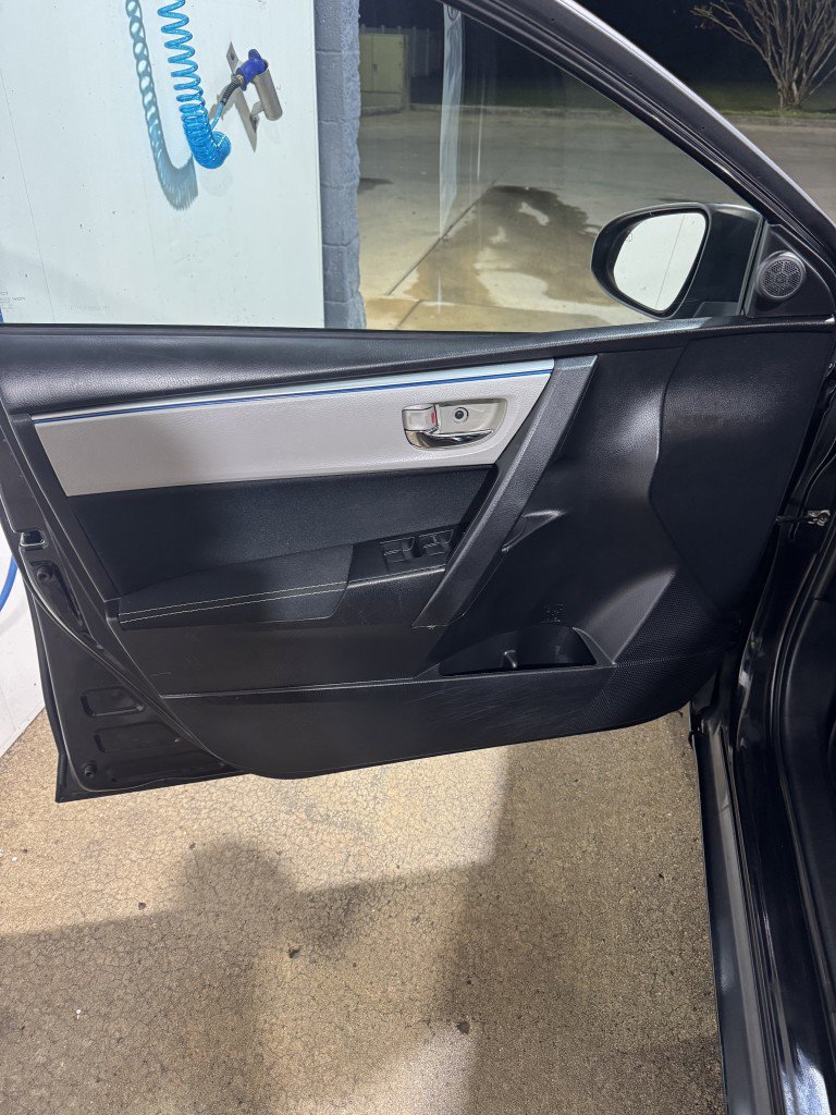 Used 2014 Toyota Corolla LE FWD image 12