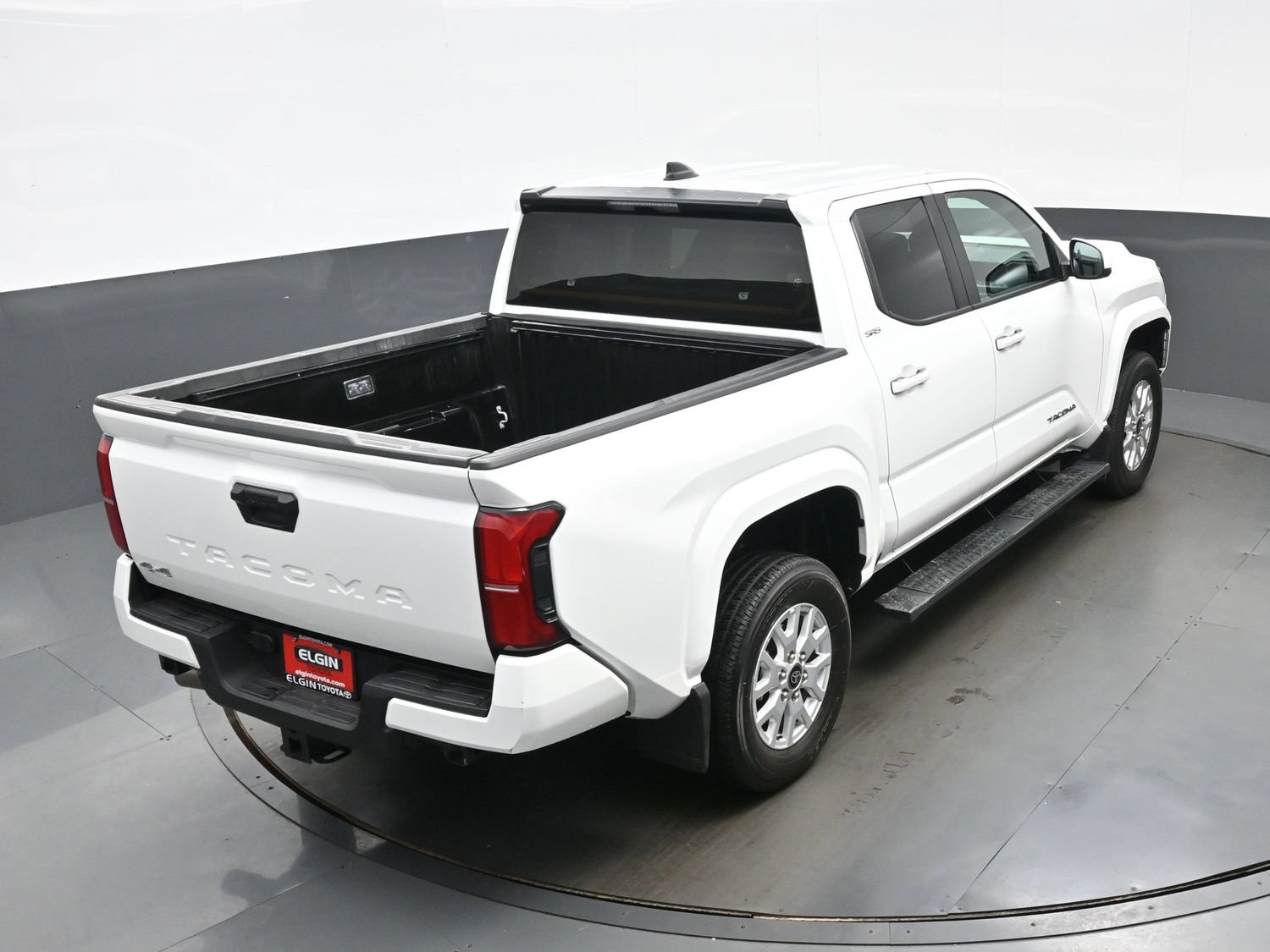Used 2025 Toyota Tacoma SR5 AWD/4WD image 40