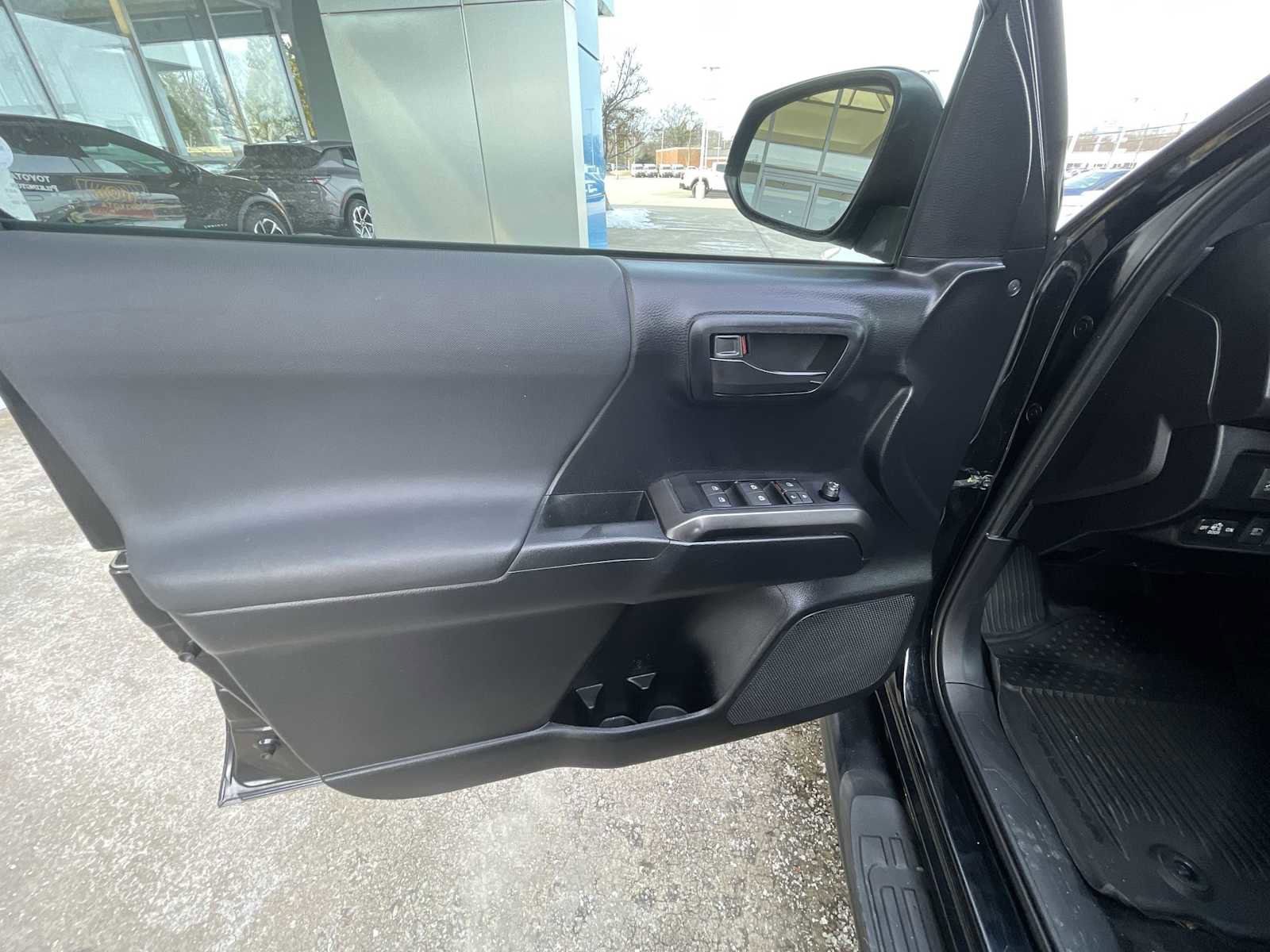 Used 2021 Toyota Tacoma TRD Sport w/ Technology Package image 20