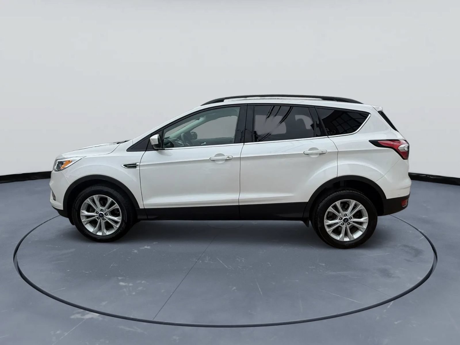 Used 2018 Ford Escape SE FWD image 5